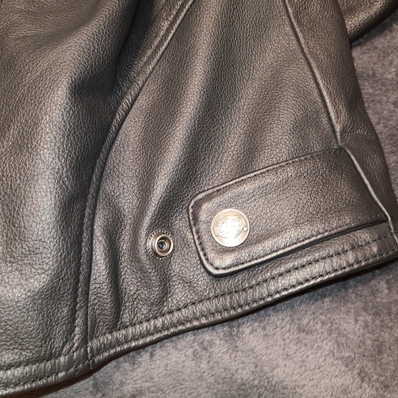 Women's Black Leather Harley Jacket, Size 2W - Picture 4 of 5